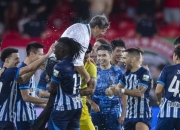 开云体育下载-激情对抗！球队在比赛中紧咬比分