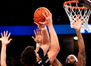 开云体育-球队防线失守，主帅急需调整战术