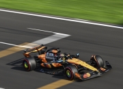 开云体育中国-迈凯伦险胜雷诺车队，皮亚斯特里带队取胜的简单介绍