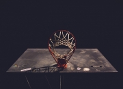 开云APP-双重压制，深圳团队篮球的胜利与詹姆斯西决的个人英雄主义