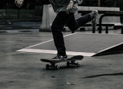 开云下载-引擎轰鸣与篮球入网，当F1新赛季揭幕战之夜遇见詹姆斯的传奇得分