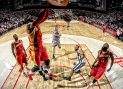 开云APP-步行者最后时刻击败黄蜂，米切尔完成自我救赎