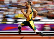 开云官网-赛道终章，穆勒关键制胜，F1年度争冠之夜诞生唯一王者