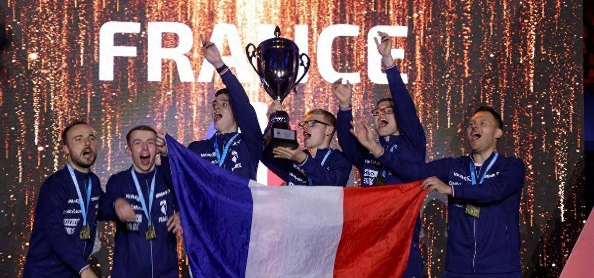 关于中国乒乓球队横扫法国乒乓球队，奥恰洛夫制霸全场的信息