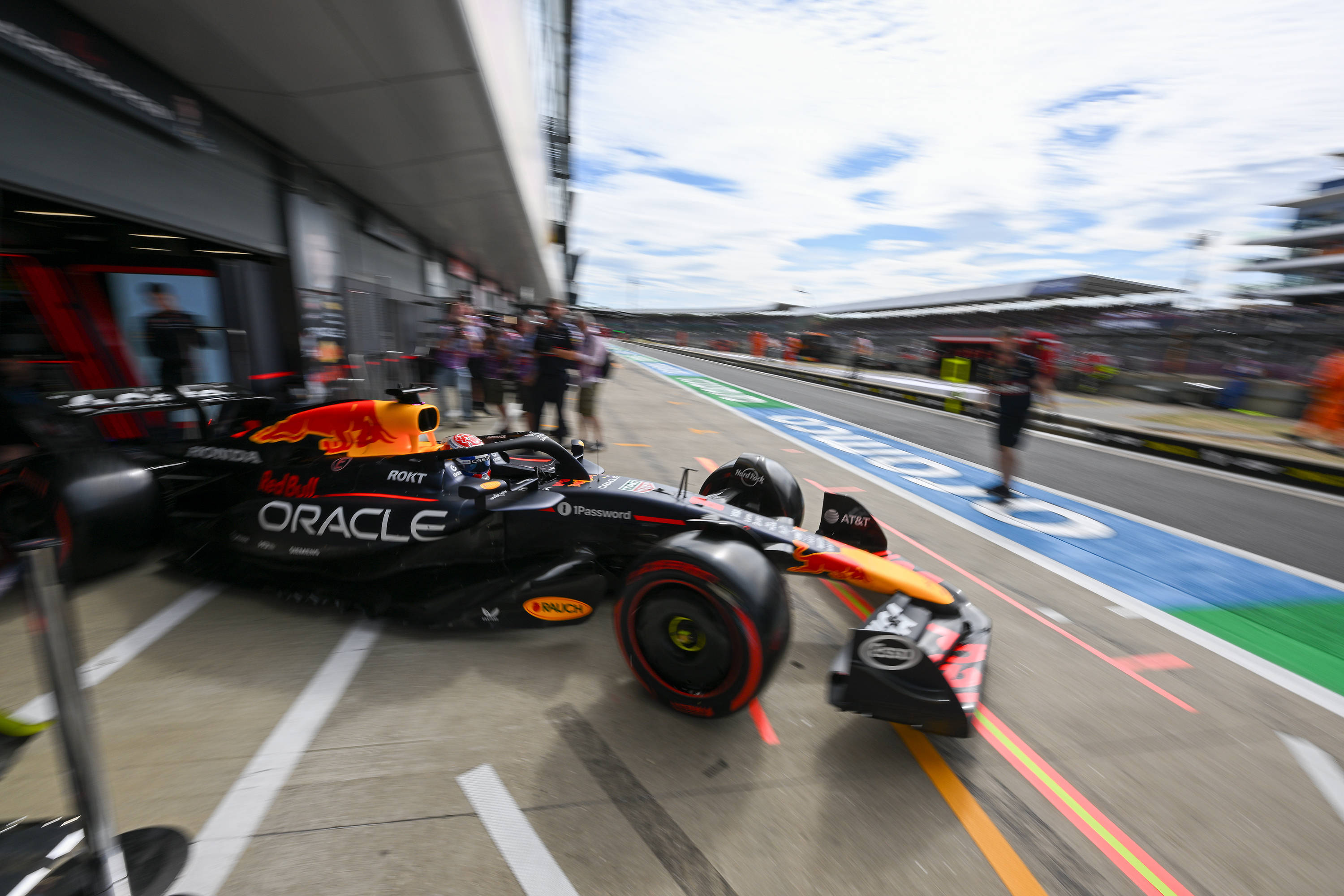 哈斯车队轻取迈凯伦，诺里斯点燃赛场的简单介绍