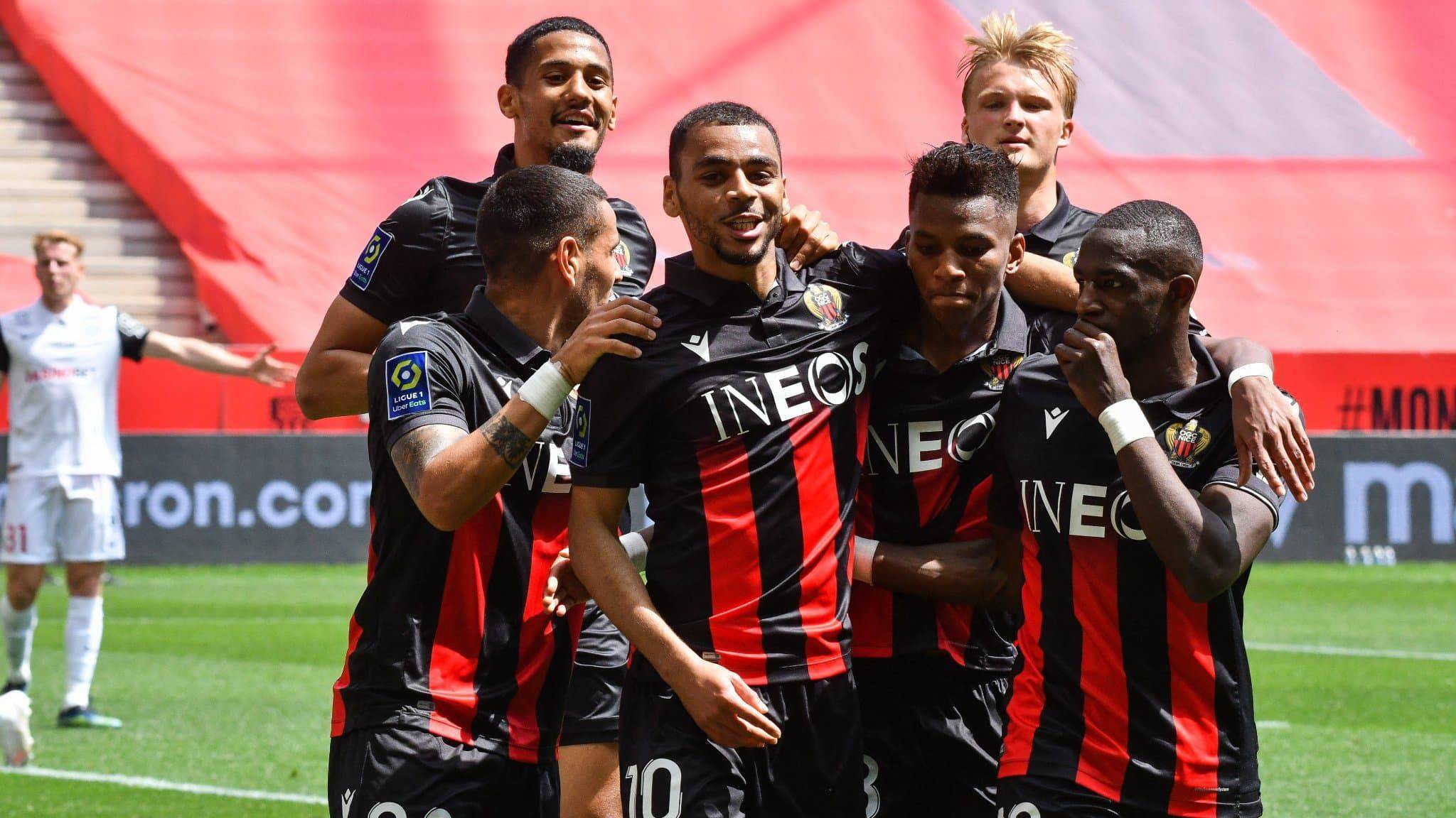 弗赖堡输球，教练怒斥球队表现不力