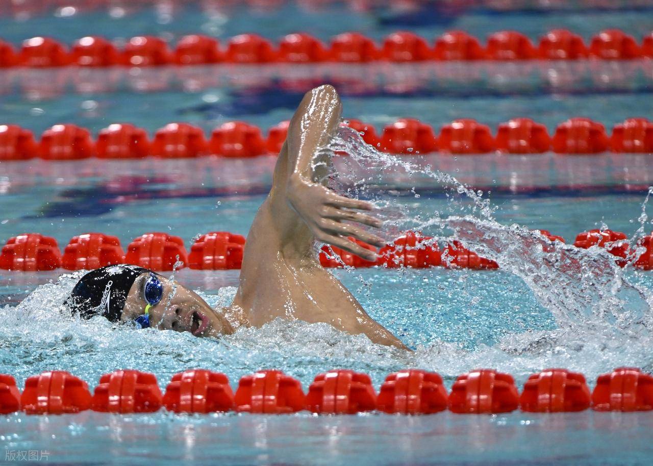 爱沙尼亚选手在游泳赛事中勇夺金牌 爱沙尼亚选手在游泳赛事中勇夺金牌