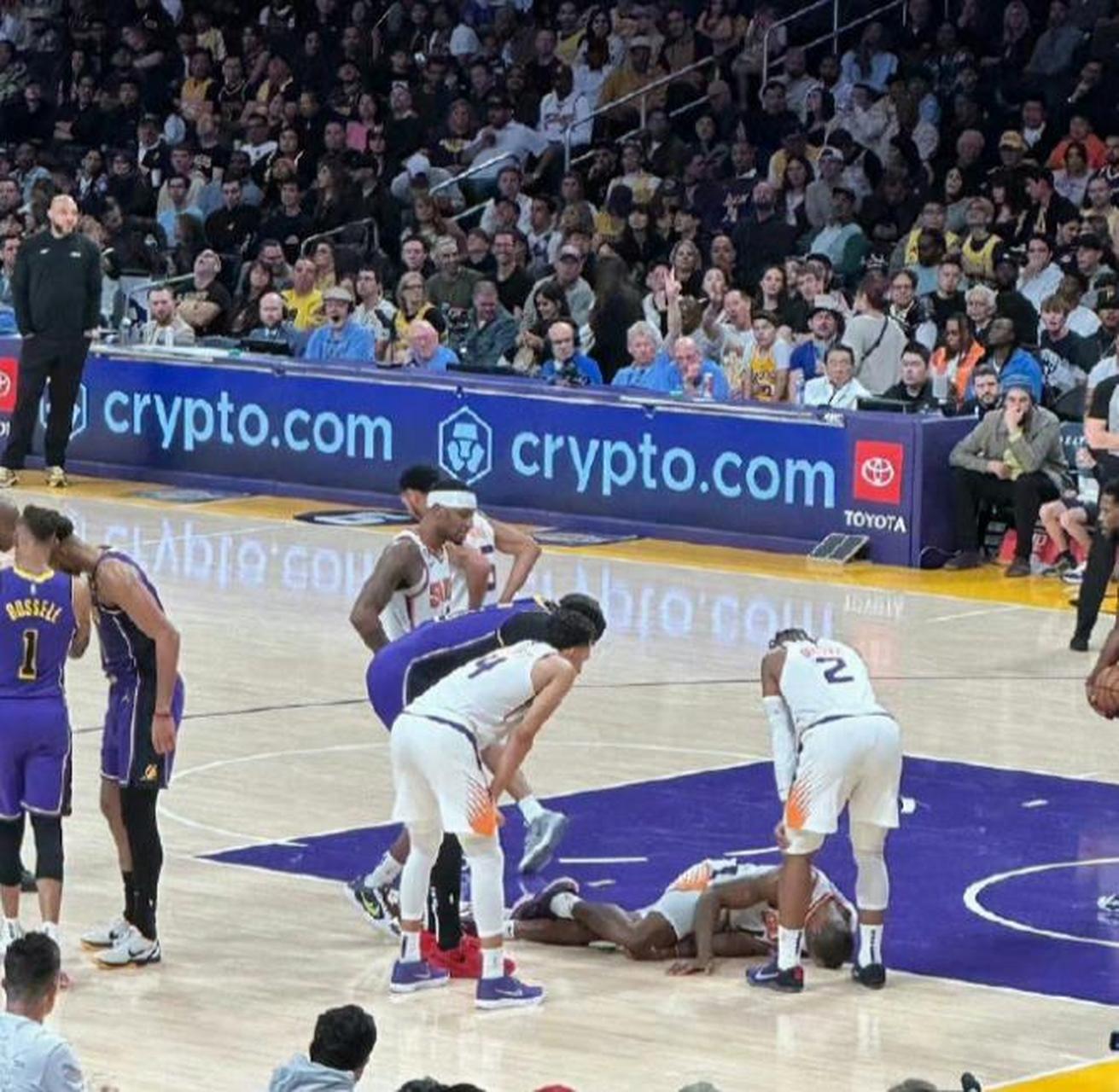 太阳队主场失利，观众困惑不安