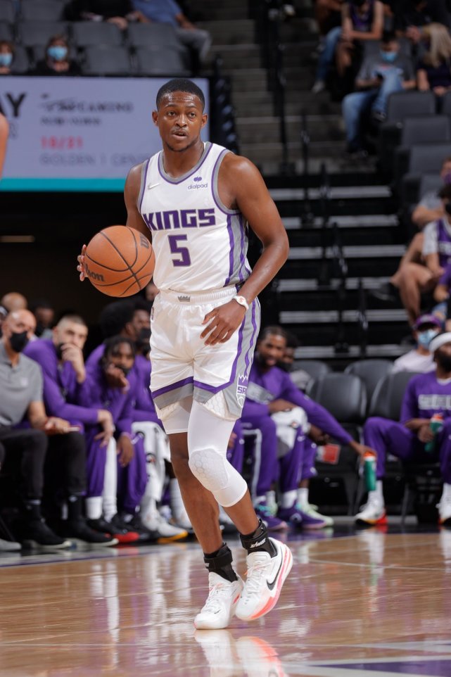 关于太阳完胜深圳队，福克斯高光表现的信息